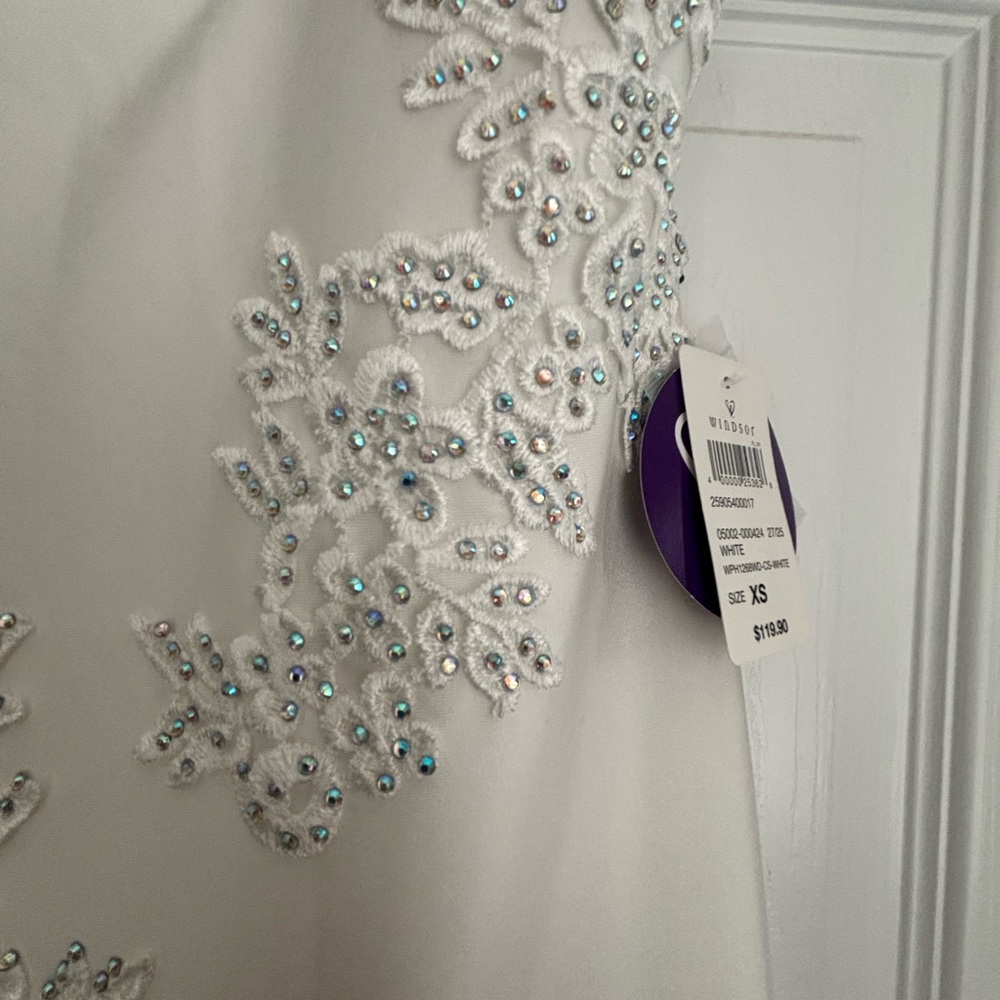 Windsor White Embellished Lace Evening Dress - Picture 3 of 5
